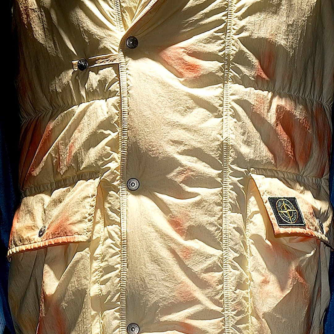 Quilted thermosensitive ice fabric with compass badge